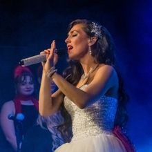 Jessica Lynn's A VERY MERRY CLASSIC CHRISTMAS ​​​​​​​Comes To The Newto