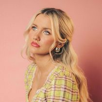 Breakout Country Star Elizabeth Nichols to Play First Headlining Tour
