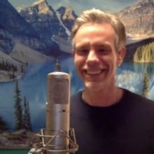 Exclusive: Adam Pascal Sings a LES MISERABLES Medley As Part of The Seth Concert Seri