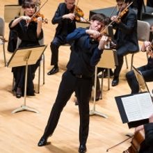 World-Renowned Violinist Joshua Bell To Direct And Perform With London-Based Orchestr