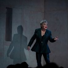 Review: EDDIE IZZARD IN HAMLET at Shakespeare Theatre Company