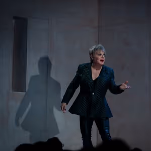 Review: EDDIE IZZARD IN HAMLET at Shakespeare Theatre Company