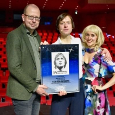 Feature: 14 HET THEATERSPEKTAKEL OVER JOHAN CRUIJFF ONTVANGT DIAMANTEN TICKET AWARD at Afas Leusden