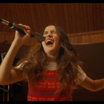 Video: Gracie Lawrence Performs Stripped-Down Version of 'Who’s Sorry Now?'