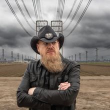 Jason Charles Miller Releases New Single 'Digging In The Dust'