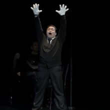 Video: Red Concepción Performs 'Mister Cellophane' in CHICAGO on Broadway