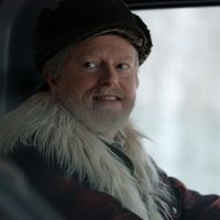 Video: Jesse Tyler Ferguson & More Join Cast for Jonas Brothers Christmas Special… Video