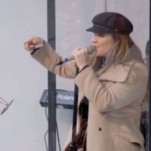 VIDEO: Gavin Creel, Shoshana Bean, and More Perform 'Signed, Sealed, Delivered, I'm Y