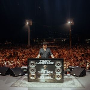 Photos: Tracy Lawrence Takes Over Ascend Amphitheater With Sold-Out 'Tracy Lawrence…