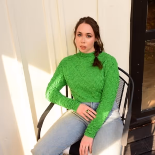 Sarah Jarosz to Release 'Polaroid Lovers' Deluxe Edition; Shares New Single Photo