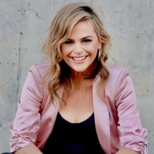Interview: Lisa Donahey of ULTIMATE XANADU EXPERIENCE at The Colony Theater in Burbank, CA.