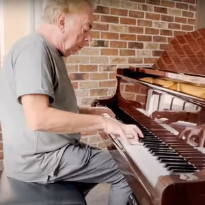 Video: Andrew Lloyd Webber, Betty Buckley and Elaine Paige Reflect on 30 Years of…