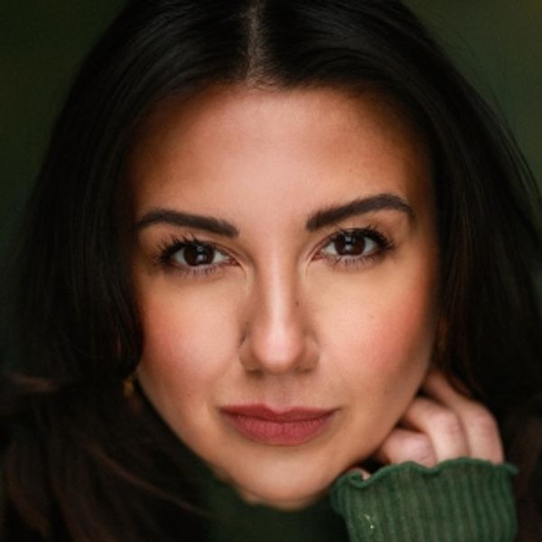 Interview: 'It's So Rewarding': Actor Zizi Strallen on Taking on The Role of Glinda i Photo