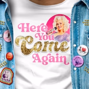 Review: HERE YOU COME AGAIN Is A Wholesome And Heartwarming Celebration of The Queen…