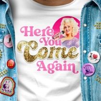 Review: HERE YOU COME AGAIN Is A Wholesome And Heartwarming Celebration of The Queen of Country, Dolly Parton