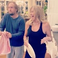 VIDEO: Goldie Hawn Dances to Outkast While Washing Dishes