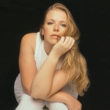 Charlotte Morris Unveils Soul-Stirring New Single 'Raised by a Woman'