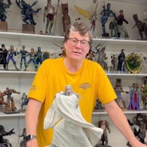 Oscar Winner Auctions Rare LORD OF THE RINGS Collectible to Support New Zealand Show…