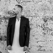 Theo Bleckmann Performs 'Hello Earth! – The Music Of Kate Bush'