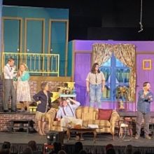 Review: NOISES OFF at The Royal Theatre Shows An Extreme Version of Backstage Drama