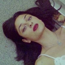 Sofie Royer Releases New Track 'Klein-Marx'