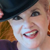 BWW Interview: Sharon McNight's Always BETWEEN A Never-ending List of Gigs & HOLIDAZE