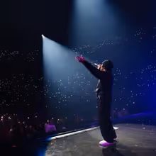 D4vd Rounds Out Massive Year With Live Rendition of 'Romantic Homicide'