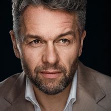 Julian Ovenden and Scott Frankel Will Perform in Concert at His Majesty's Theatre