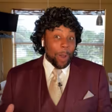 VIDEO: Kenan Thompson Hosts SATURDAY NIGHT LIVE's 'What Up With That' From Home