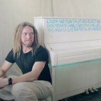 VIDEO: Tim Minchin Releases Music Video For New Song 'Airport Piano' Video