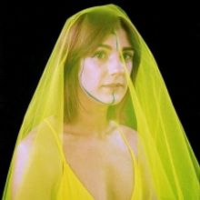 Ani Glass Releases New Single 'Mirores'