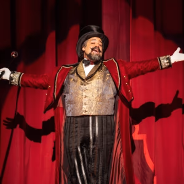 Video: Swinging from the Chandelier with Austin Durant - Broadway Theater Video