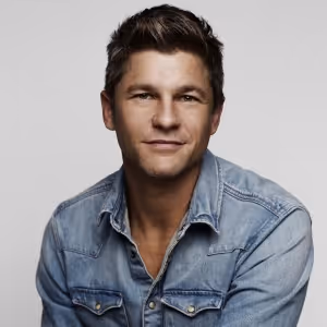 Interview: David Burtka is Back on Stage in GOD OF CARNAGE & Heading to Hulu With…