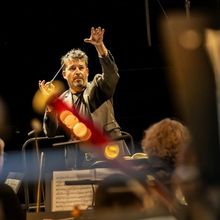 James Gaffigan Extends Contract As General Music Director Of Komische Oper Berlin Thr