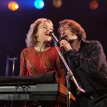 Review Roundup: Hugh Jackman and Kate Hudson Star in SONG SUNG BLUE