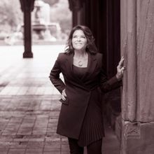 Rosanne Cash Comes to Westport Country Playhouse