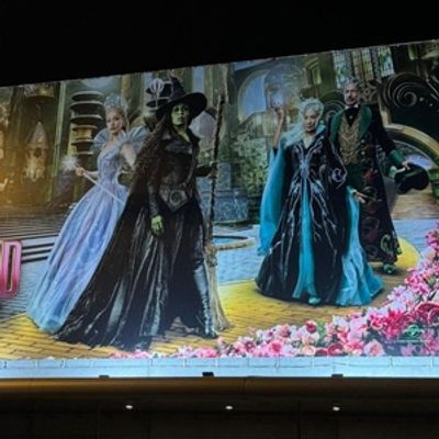 WICKED: PARTE II se estren&oacute; ayer en Madrid en una noche m&aacute;gica en Kin&eacute;polis