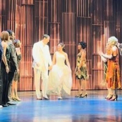 Video: Sarah Hyland Takes First Bows in THE GREAT GATSBY