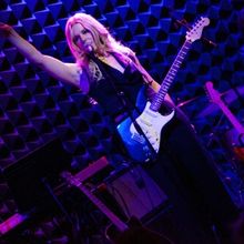 Review: LISA STEPHEN FRIDAY Leads A Rock Revolution at Joe's Pub