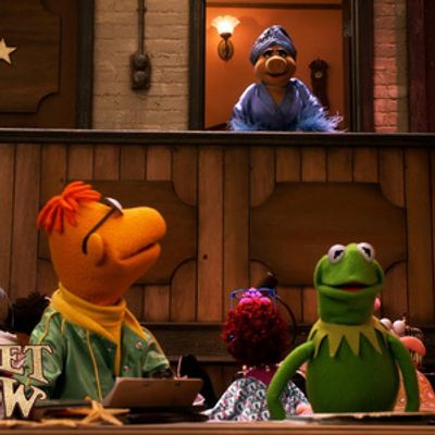 Video: Sabrina Carpenter and Seth Rogen Join THE MUPPET SHOW in New Teaser