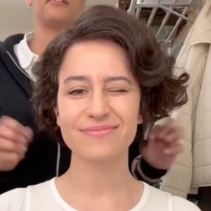 Video: Ilana Glazer Shares Hair Routine For GOOD NIGHT, AND GOOD LUCK
