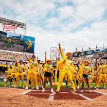 Review: SAVANNAH BANANAS at Target Field Minneapolis