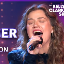 Kelly Clarkson Performs 'Stronger' During Series Finale Fan Request Hour