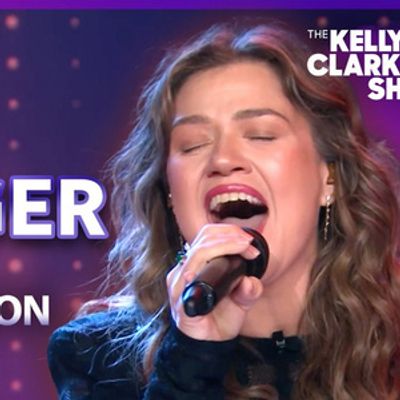 Kelly Clarkson Performs 'Stronger' During Series Finale Fan Request Hour