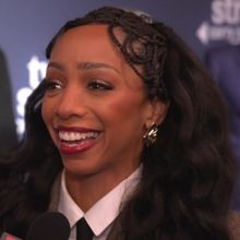 Video: TWO STRANGERS (CARRY A CAKE ACROSS NEW YORK) Hits the Red Carpet On Opening Ni