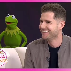 Video: Rob Lake and Kermit the Frog Preview Broadway Show with Live Magic Trick