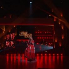 VIDEO: Kelly Clarkson Covers 'You Make It Easy'