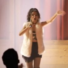 VIDEO: The Cast of NOITE DE PATROA Performs 'Sofro Onde Eu Quiser'