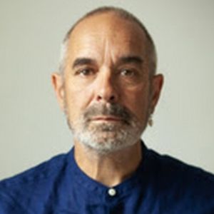 Roger Eno announces 'The Skies' Live Tour; New Album 'the skies, they shift like…