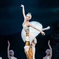 Review: LABUTÍ JEZERO v Národním divadle Photo